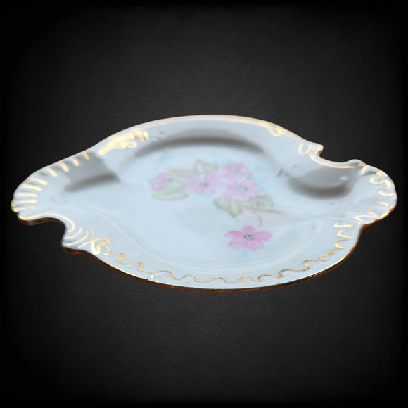 1940s Vintage Japan Porcelain Trinket Dish Hand-Painted Floral Gold Trim 6” x 5” - Picture 2 of 12